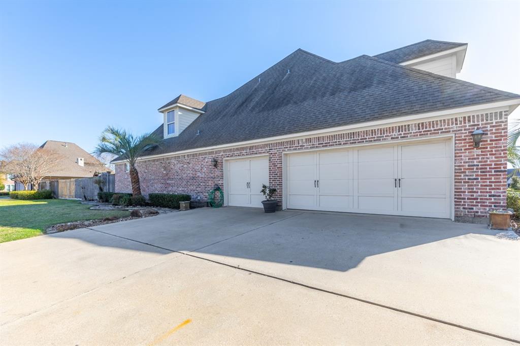7790 Deerchase Drive, Beaumont, Texas image 3