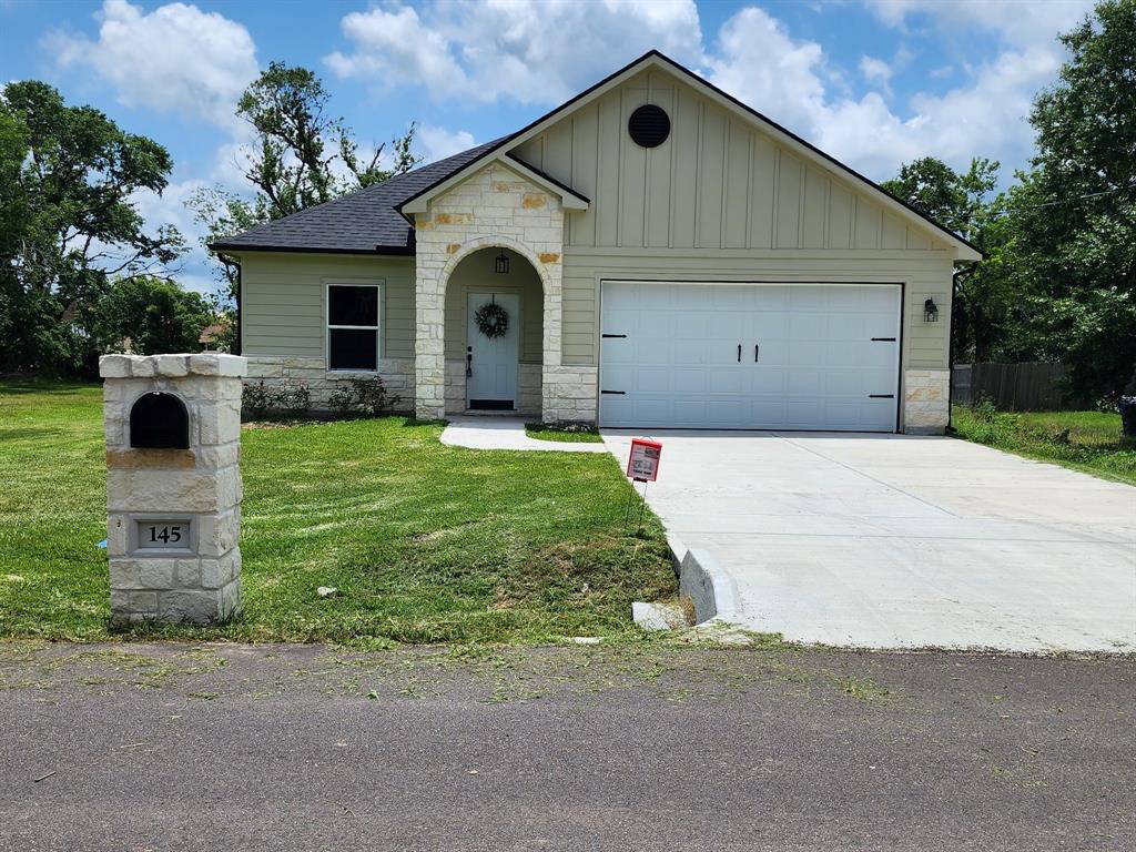 145 W Jackson Street, West Columbia, Texas image 1
