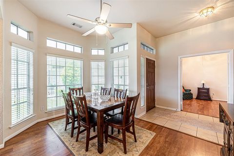 Townhouse in Houston TX 10323 Thornleaf Lane 6.jpg