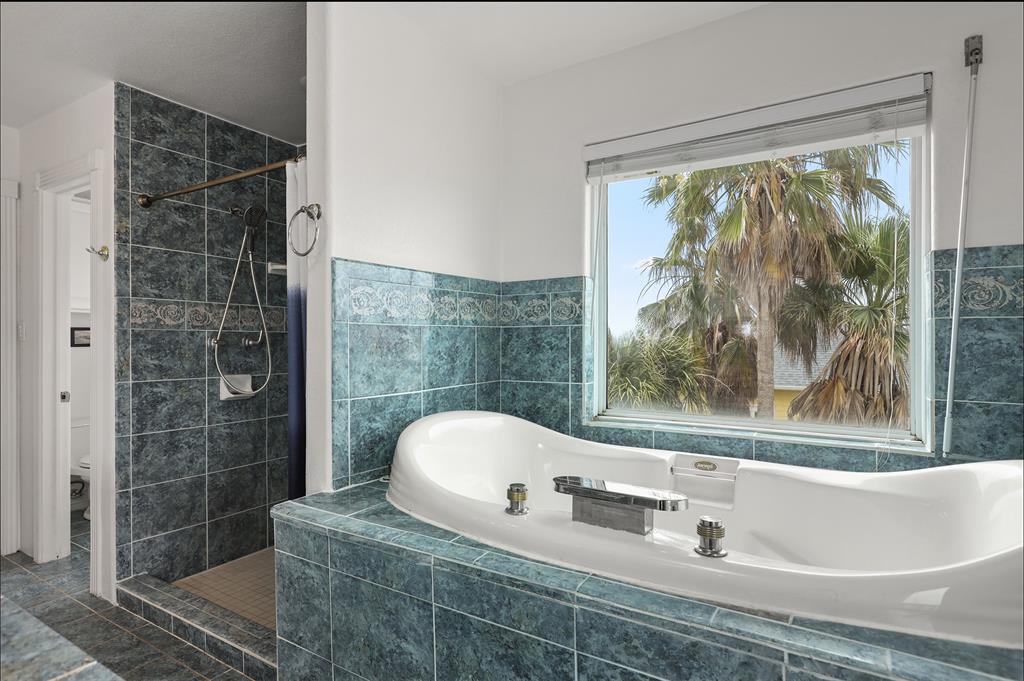 3802 Tidewater Dr, Galveston, Texas image 34
