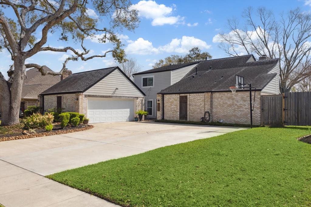 2303 Fairway Circle, Pearland, Texas image 2