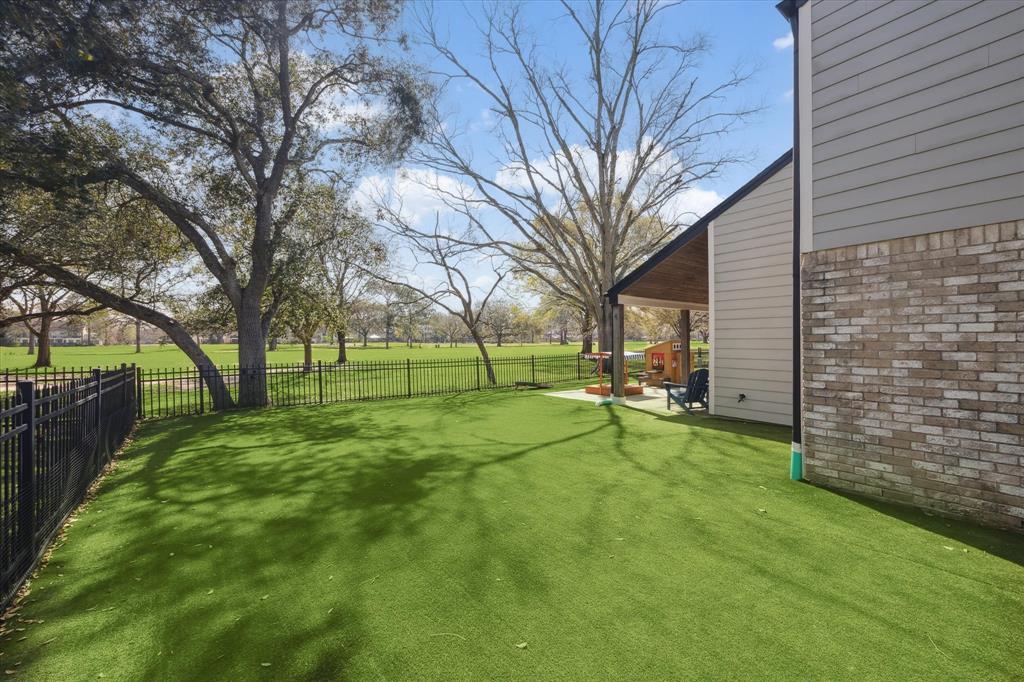 2303 Fairway Circle, Pearland, Texas image 40