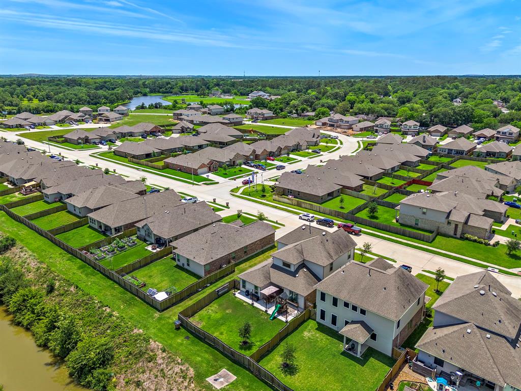 4221 E Bayou Maison Circle, Dickinson, Texas image 3