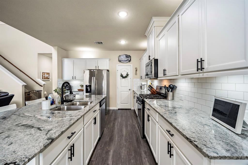 4221 E Bayou Maison Circle, Dickinson, Texas image 11