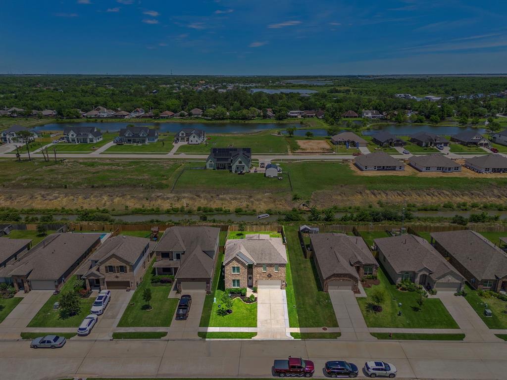 4221 E Bayou Maison Circle, Dickinson, Texas image 28