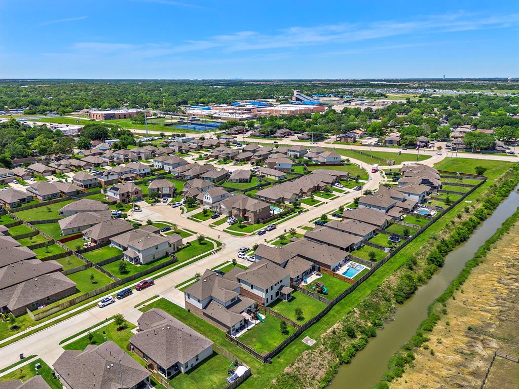 4221 E Bayou Maison Circle, Dickinson, Texas image 30