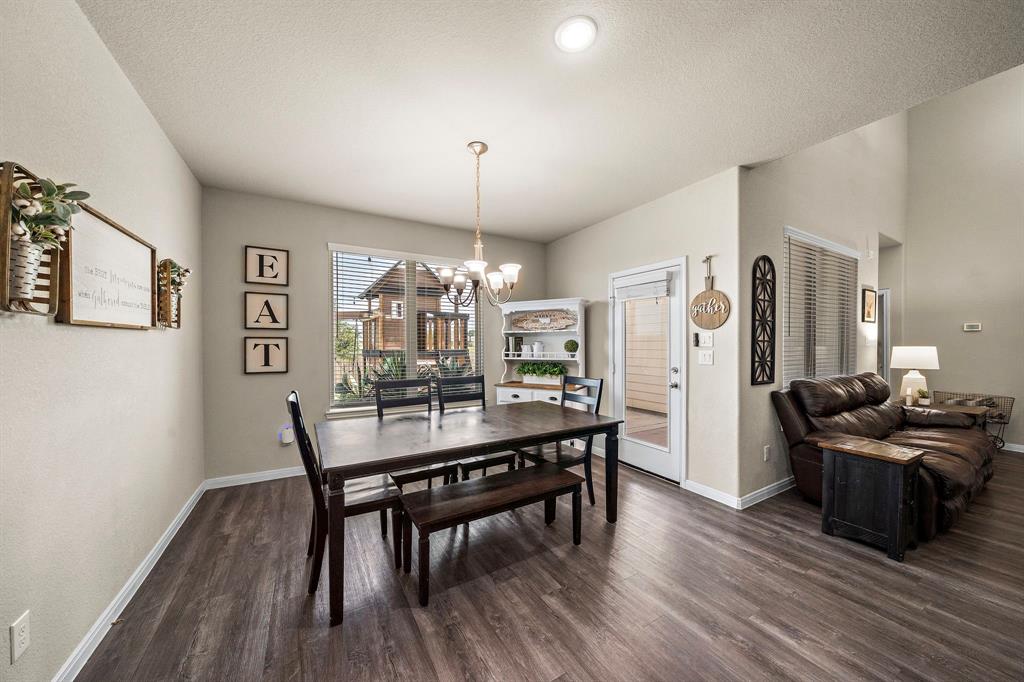 4221 E Bayou Maison Circle, Dickinson, Texas image 8