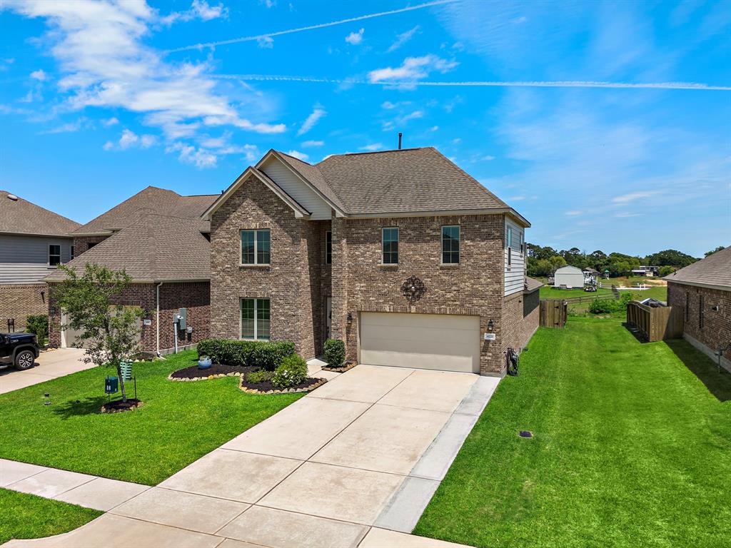 4221 E Bayou Maison Circle, Dickinson, Texas image 2