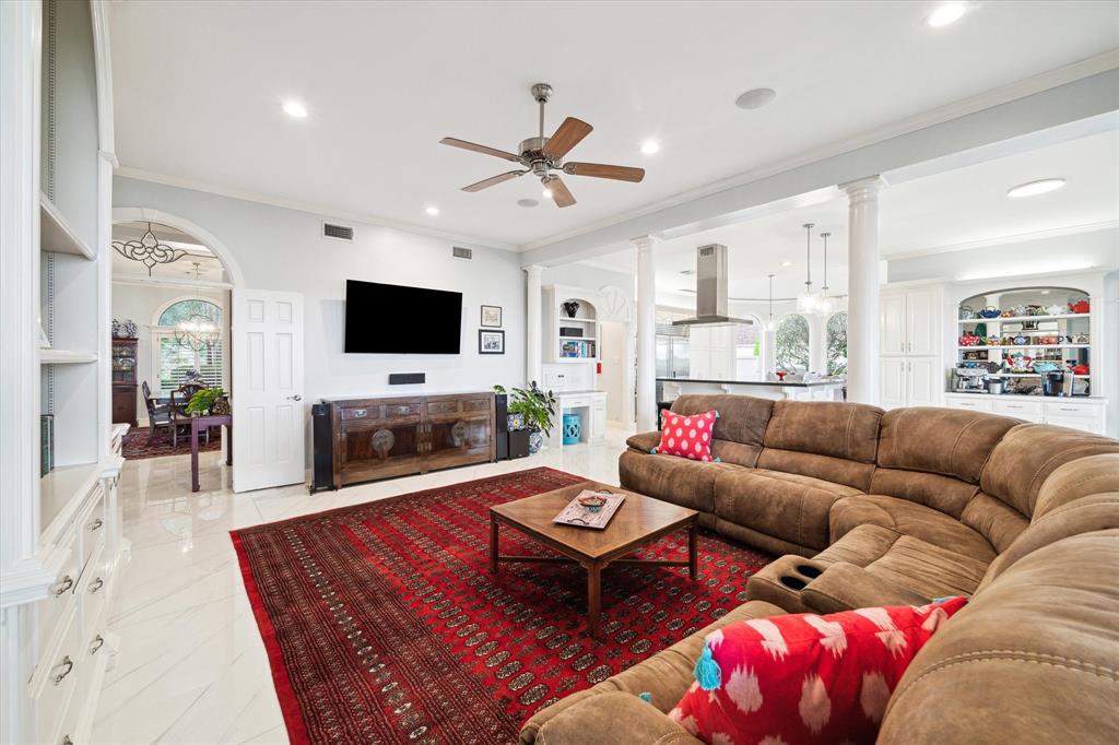 1623 Scenic Shore Drive, Kingwood, Texas image 18