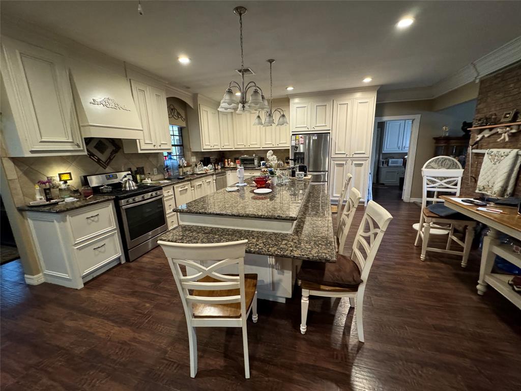 7824 Pecan Forest Lane, Baytown, Texas image 8