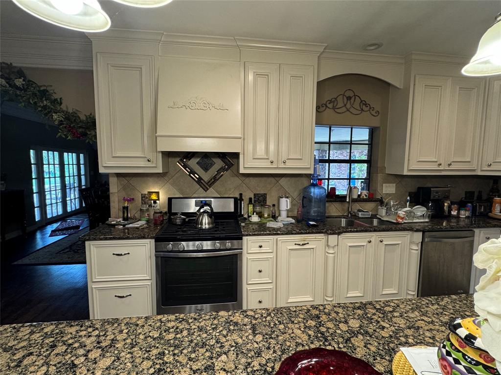 7824 Pecan Forest Lane, Baytown, Texas image 13