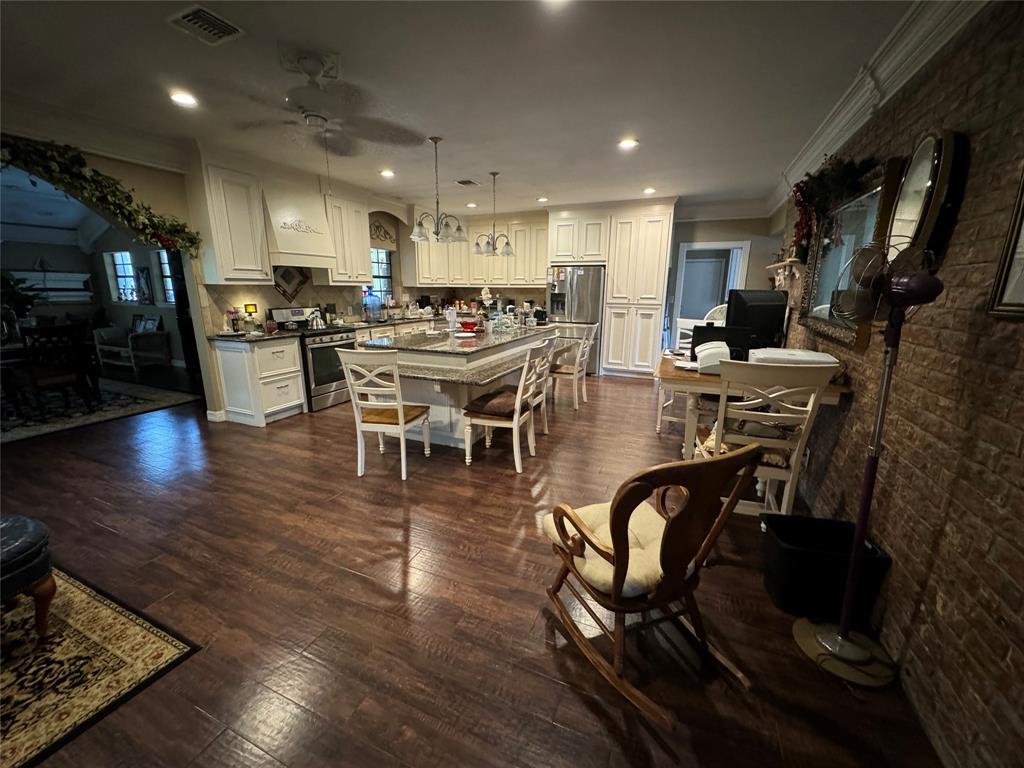 7824 Pecan Forest Lane, Baytown, Texas image 17