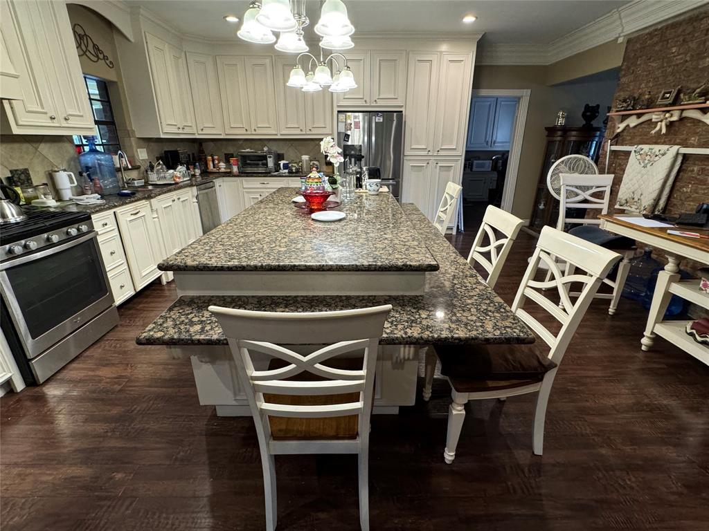 7824 Pecan Forest Lane, Baytown, Texas image 9