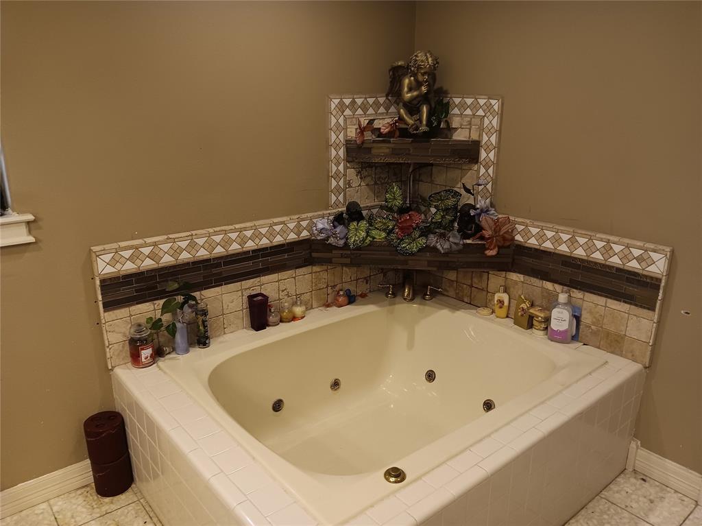 7824 Pecan Forest Lane, Baytown, Texas image 22