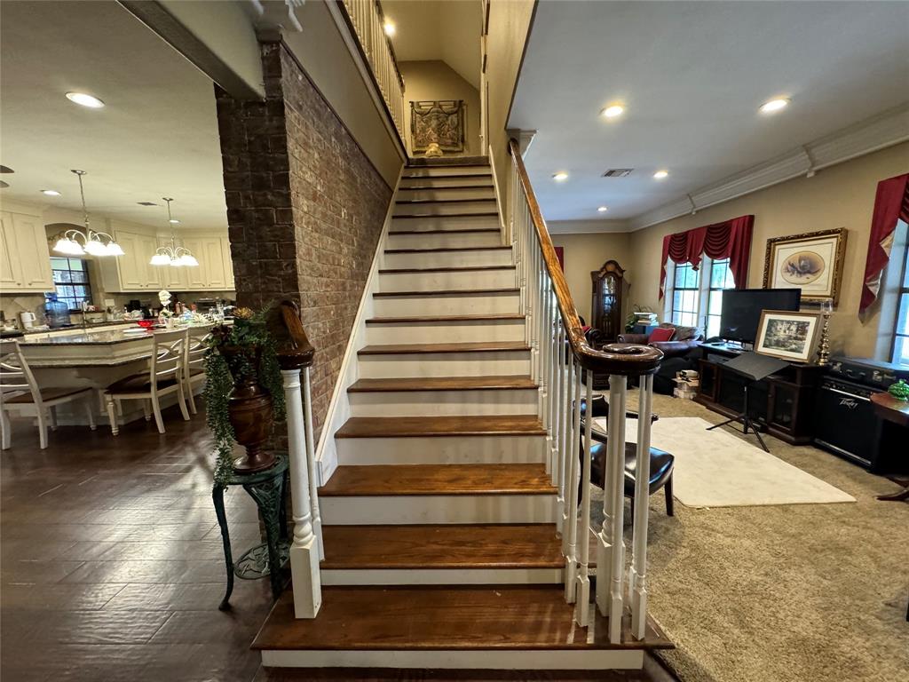 7824 Pecan Forest Lane, Baytown, Texas image 6