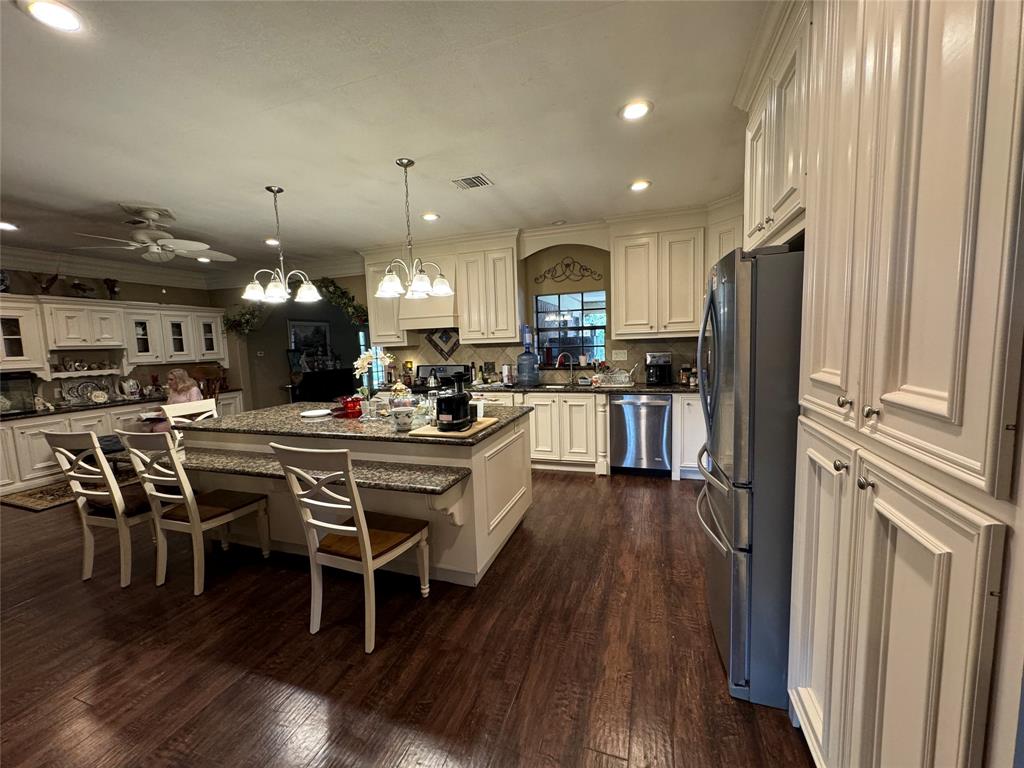 7824 Pecan Forest Lane, Baytown, Texas image 2