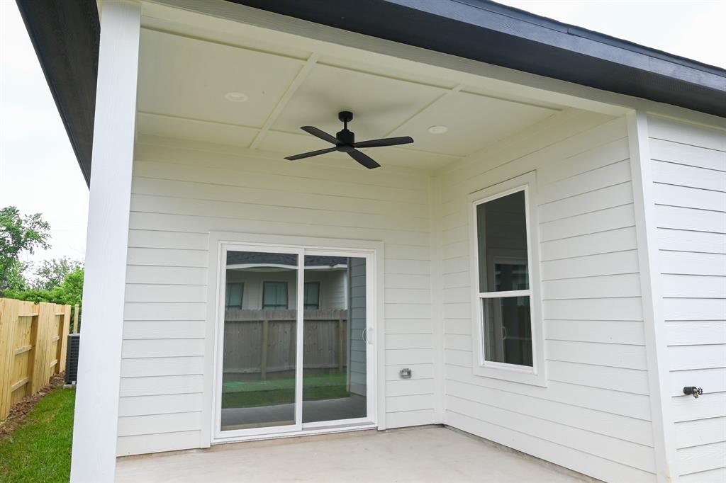 11194 Fieldcrest Drive, La Porte, Texas image 3