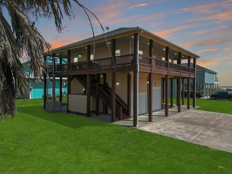 Photo of 944 Raymond, Crystal Beach, TX 77650 (MLS # 30192712)