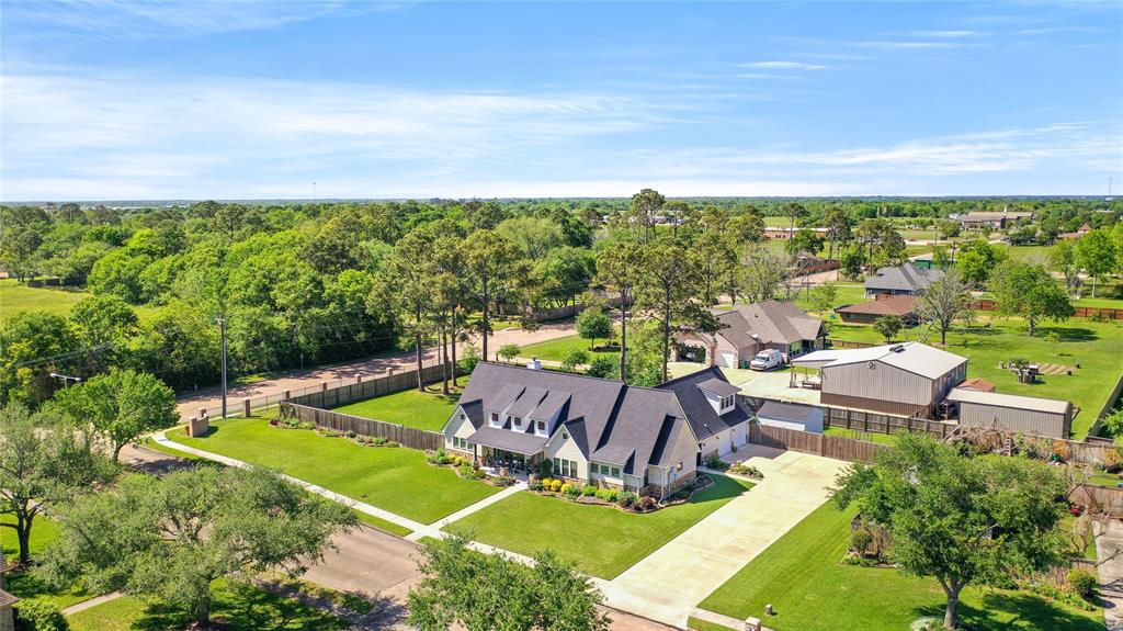 1 Harvest Glen, Angleton, Texas image 2