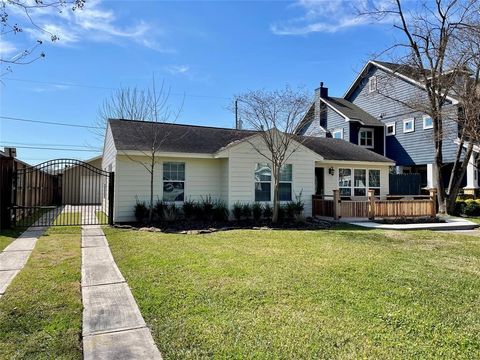 Photo of 1635 Chippendale Road, Houston, TX 77018 (MLS # 80990486)