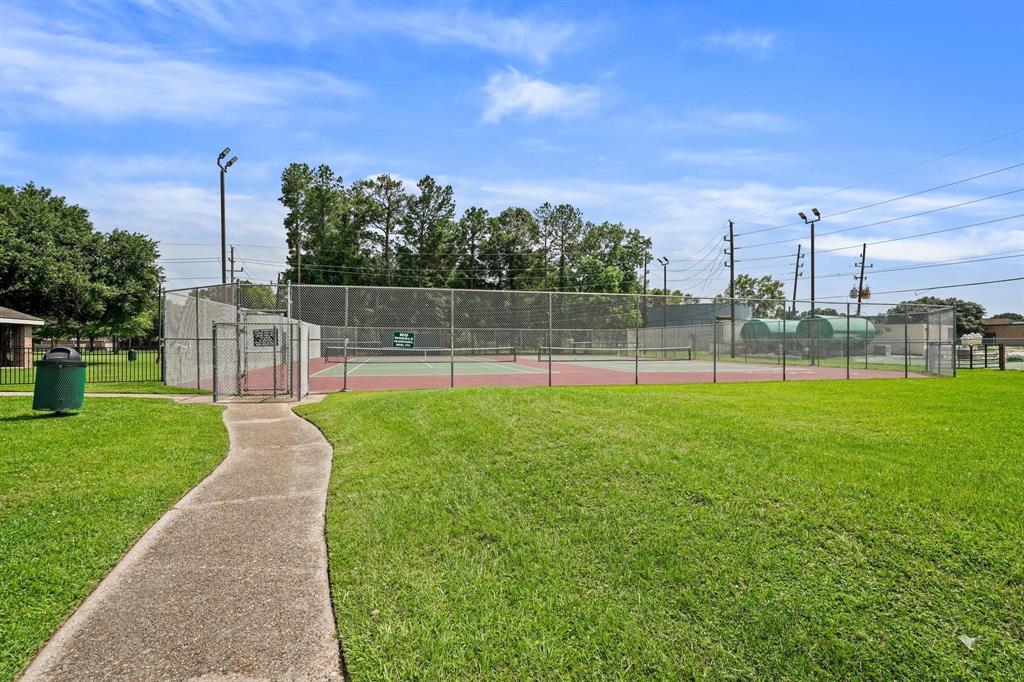 18810 Woodbreeze Drive, Humble, Texas image 49