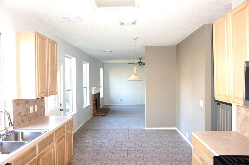 18810 Woodbreeze Drive, Humble, Texas image 13