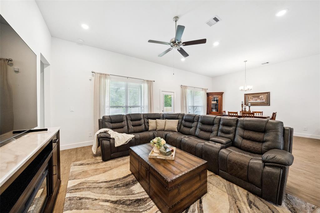 6006 Hazel Place Drive, Conroe, Texas image 11