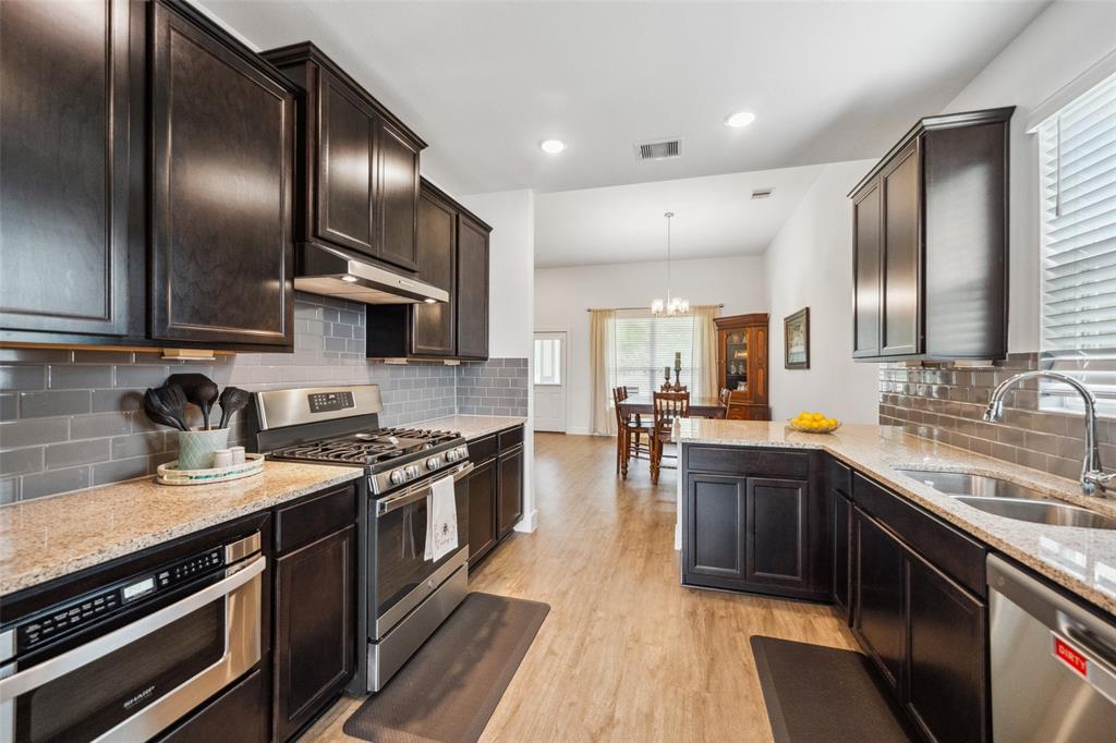 6006 Hazel Place Drive, Conroe, Texas image 4