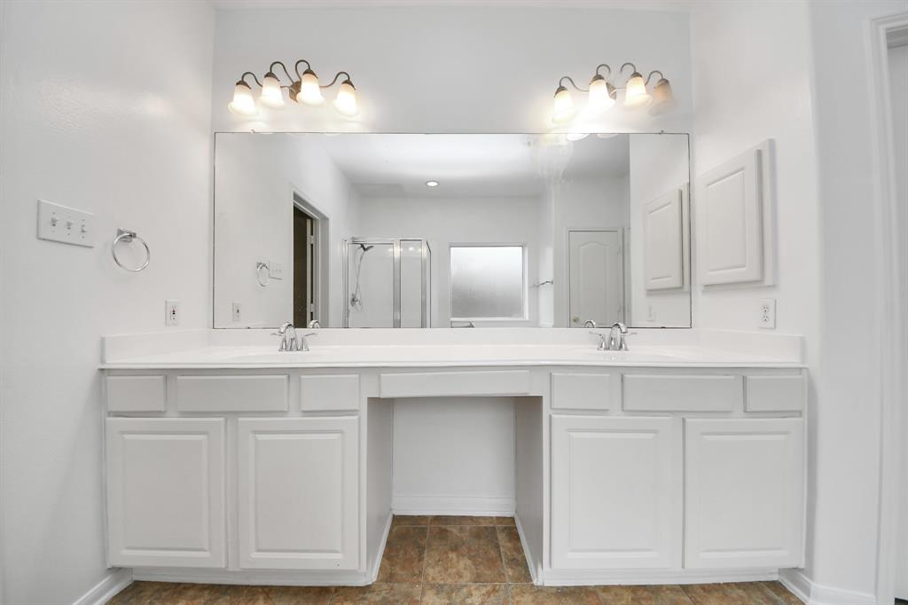 1605 Spring Glen Lane, Pearland, Texas image 36