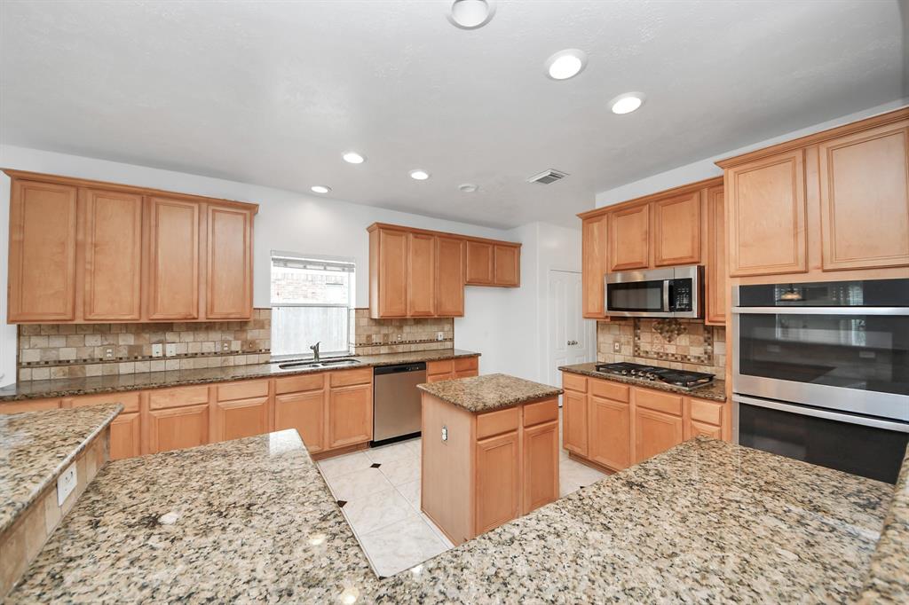 1605 Spring Glen Lane, Pearland, Texas image 23