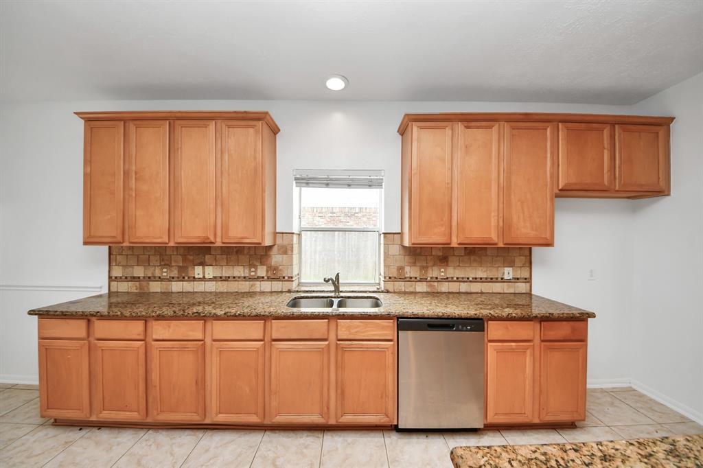1605 Spring Glen Lane, Pearland, Texas image 19