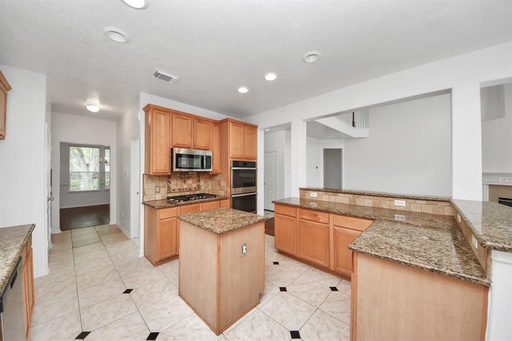 1605 Spring Glen Lane, Pearland, Texas image 18