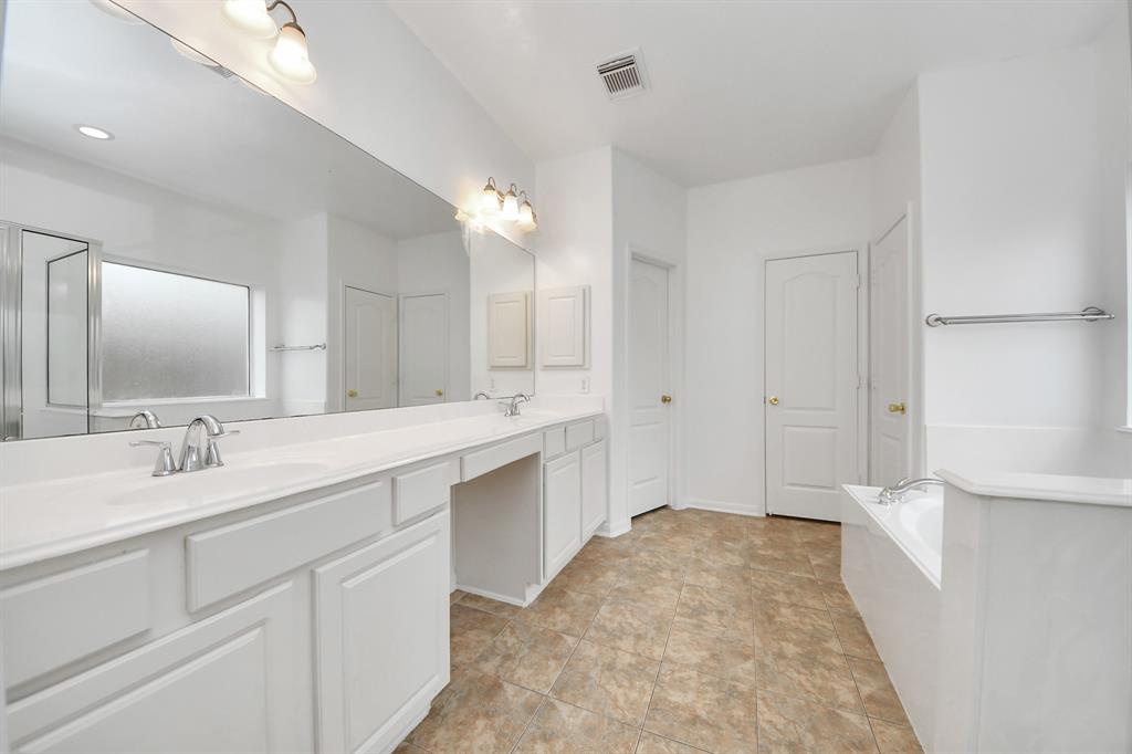 1605 Spring Glen Lane, Pearland, Texas image 32