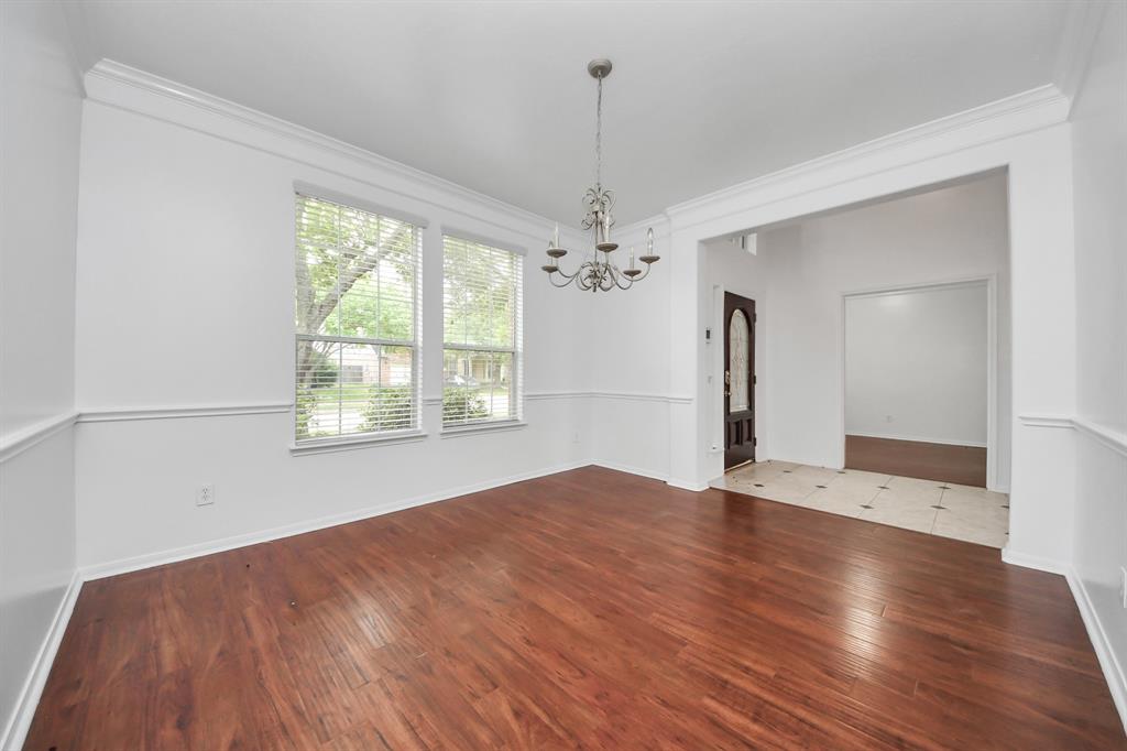 1605 Spring Glen Lane, Pearland, Texas image 8