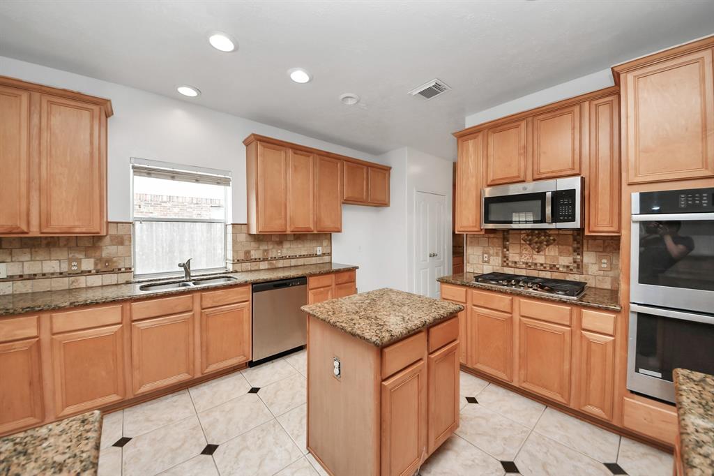 1605 Spring Glen Lane, Pearland, Texas image 20