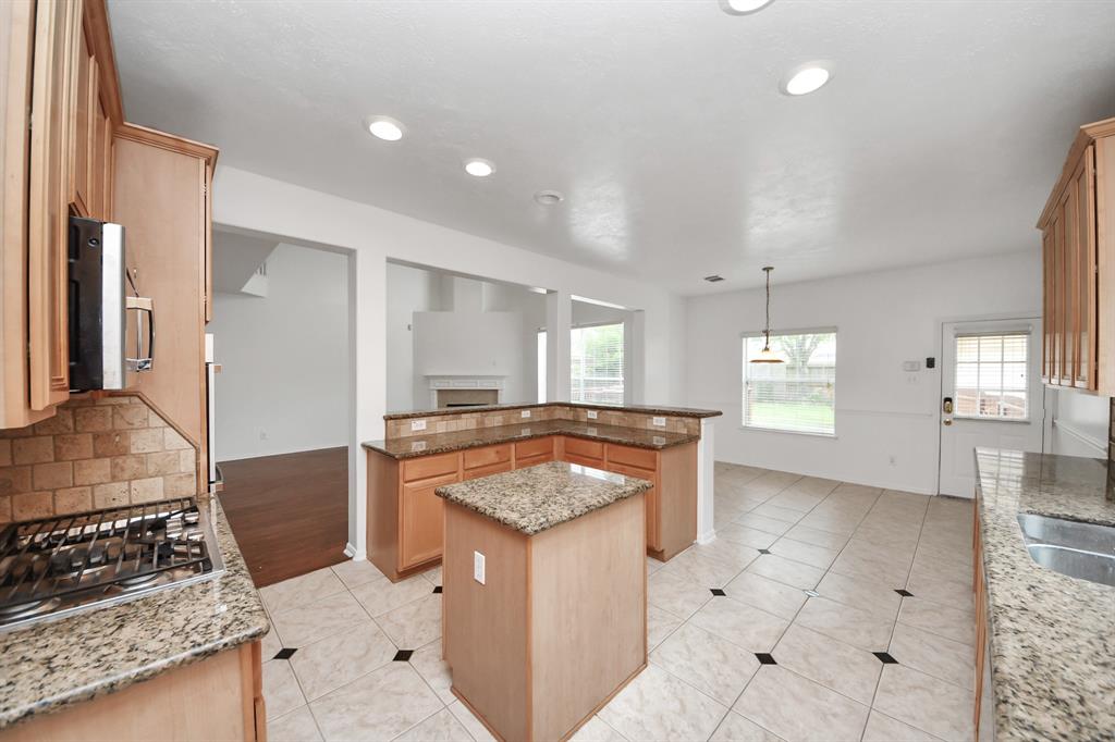 1605 Spring Glen Lane, Pearland, Texas image 14