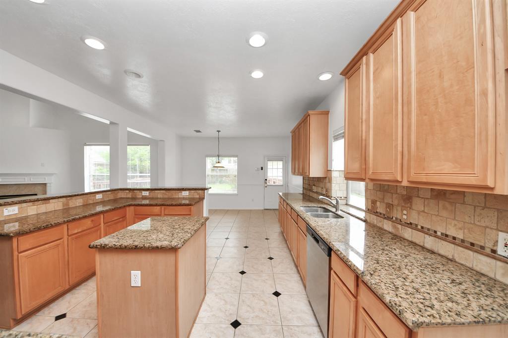 1605 Spring Glen Lane, Pearland, Texas image 15