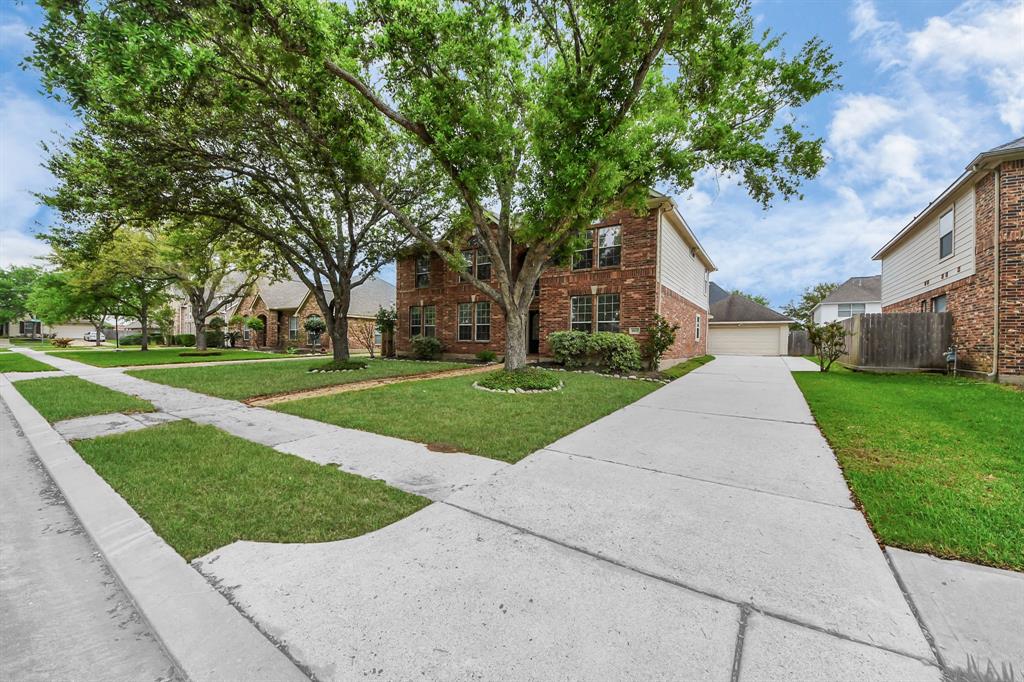 1605 Spring Glen Lane, Pearland, Texas image 5