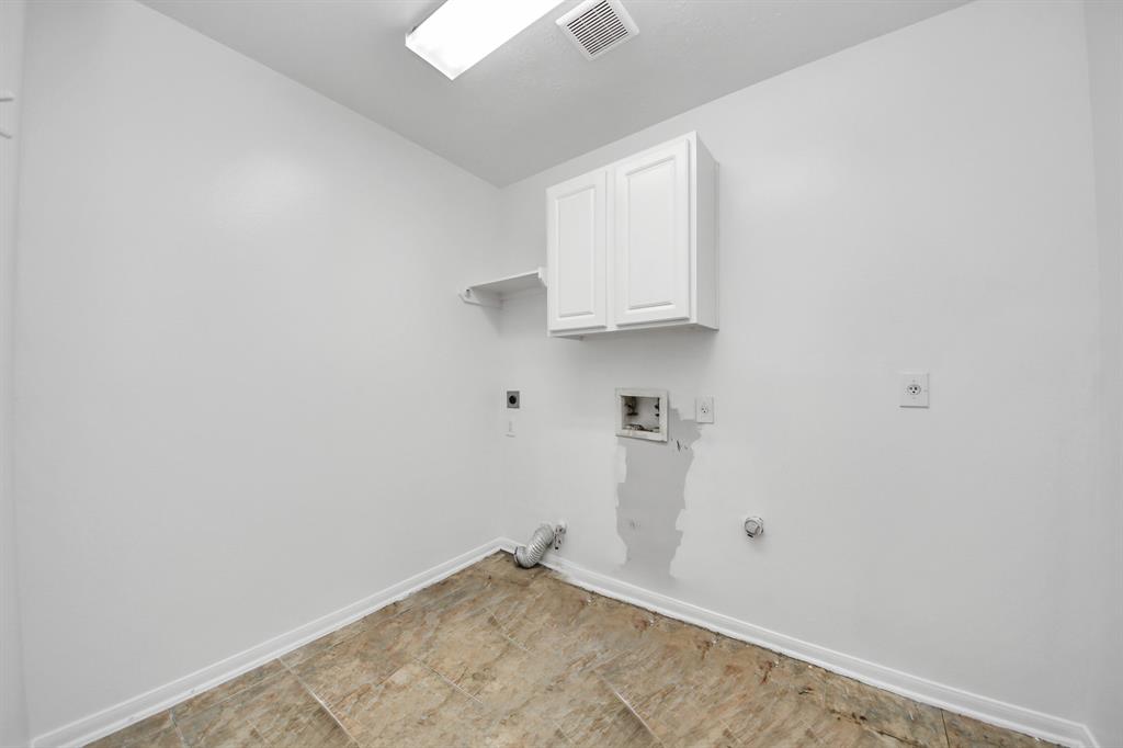 1605 Spring Glen Lane, Pearland, Texas image 13