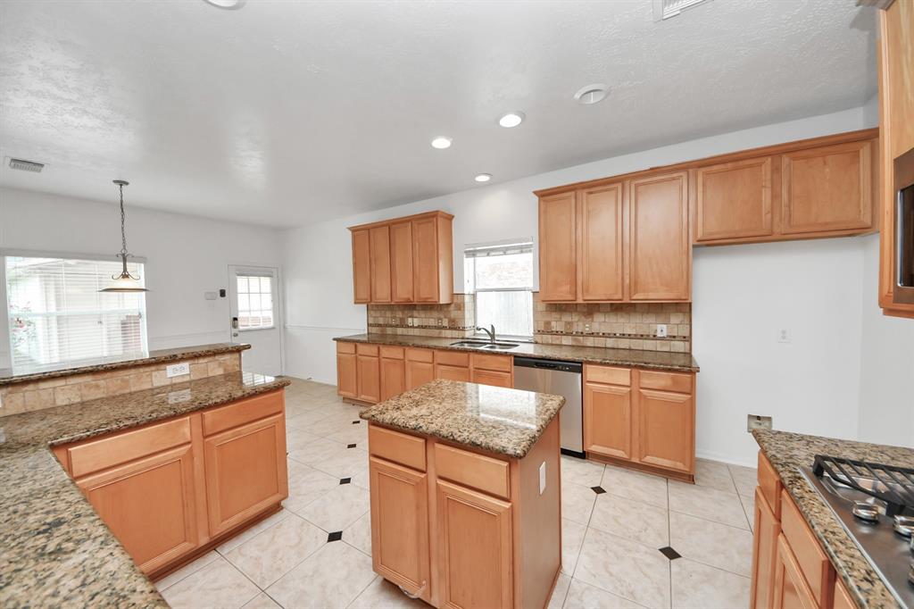 1605 Spring Glen Lane, Pearland, Texas image 21
