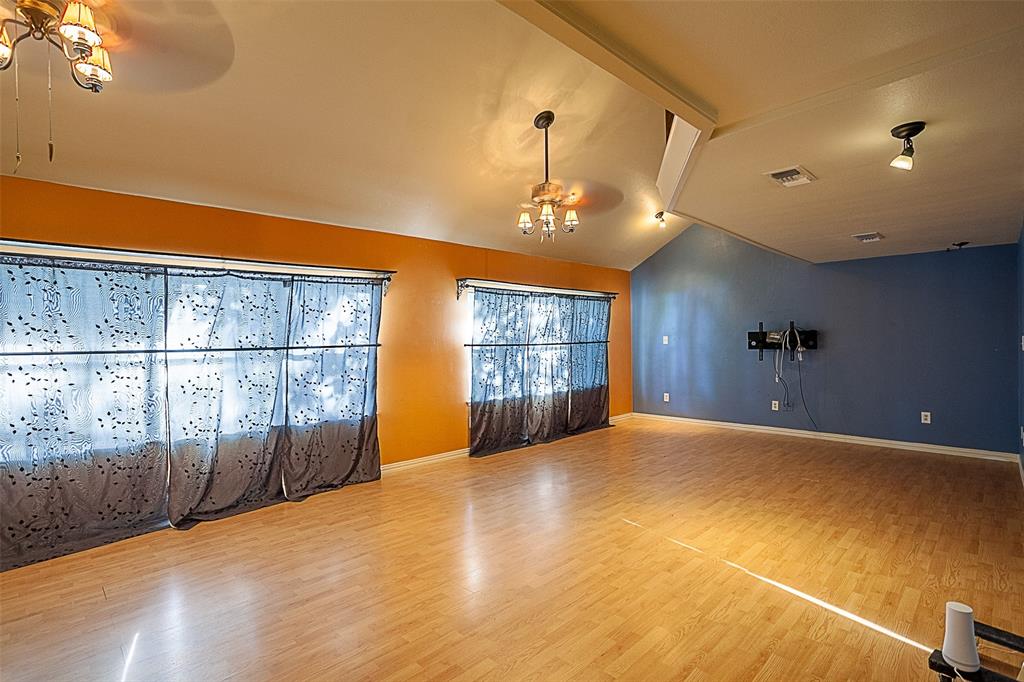 511 Cypress Bend Drive, Village Mills, Texas image 5