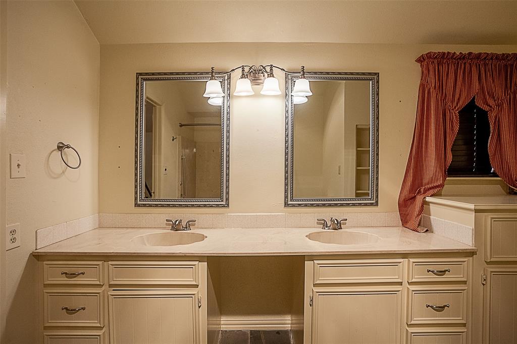 511 Cypress Bend Drive, Village Mills, Texas image 22