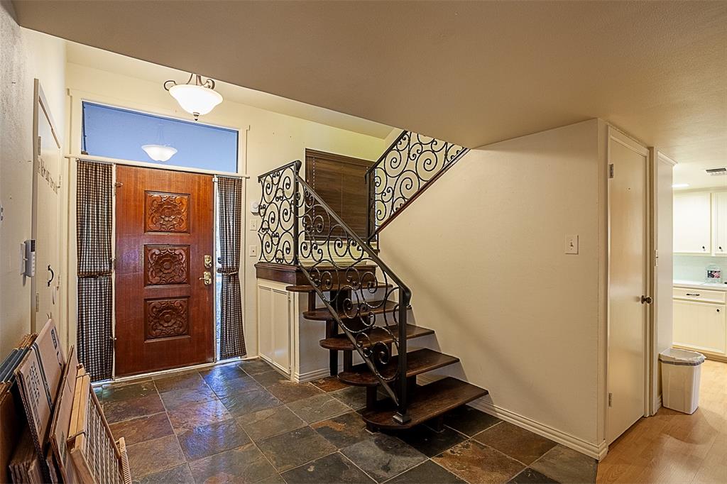 511 Cypress Bend Drive, Village Mills, Texas image 3