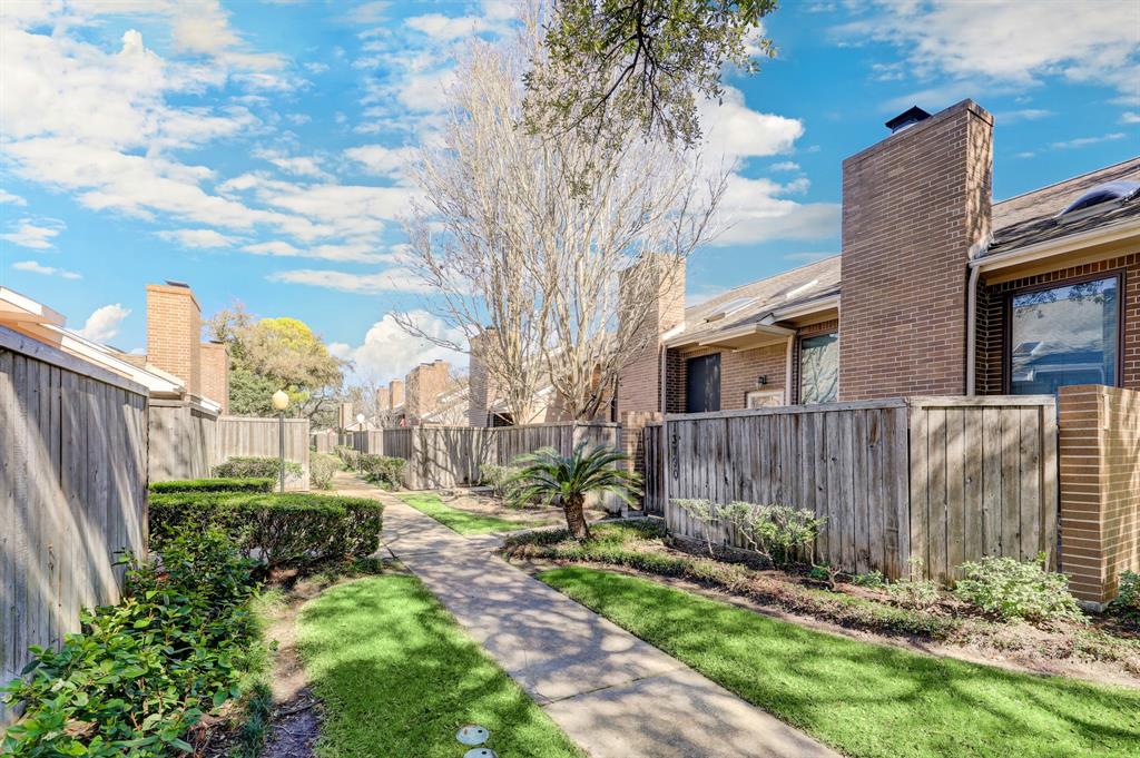 View Houston, TX 77082 townhome