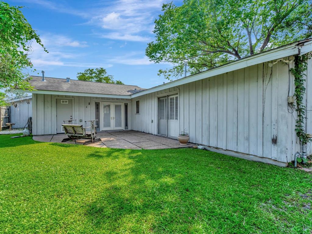 208 Burnett Drive, Baytown, Texas image 48