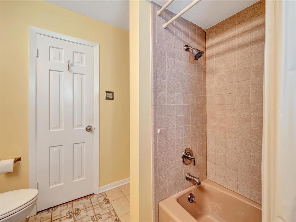 208 Burnett Drive, Baytown, Texas image 43