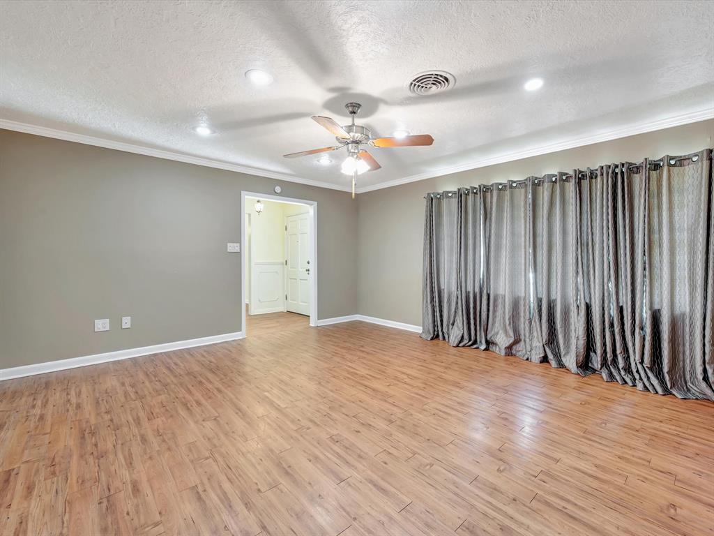208 Burnett Drive, Baytown, Texas image 12