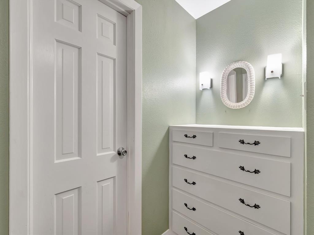 208 Burnett Drive, Baytown, Texas image 36