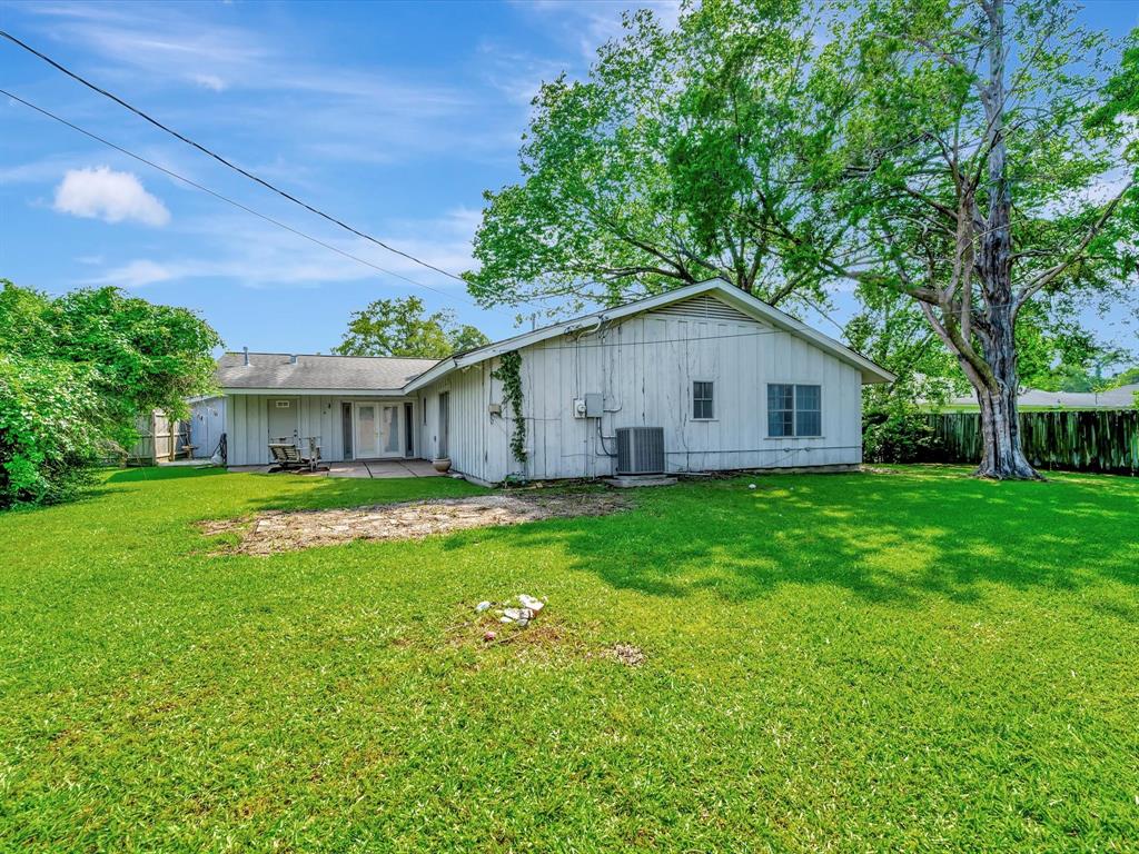 208 Burnett Drive, Baytown, Texas image 49