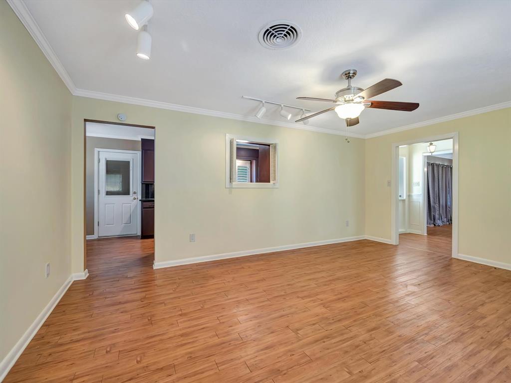 208 Burnett Drive, Baytown, Texas image 19